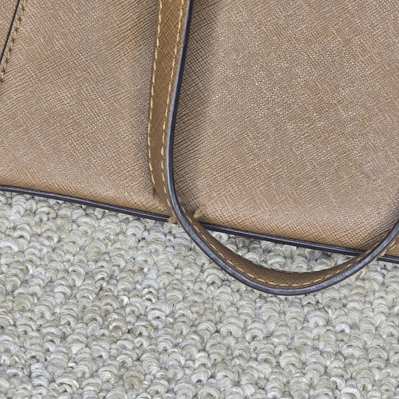 Michael Kors Jet Set  Saffiano Leather Tote - Picture 5 of 11